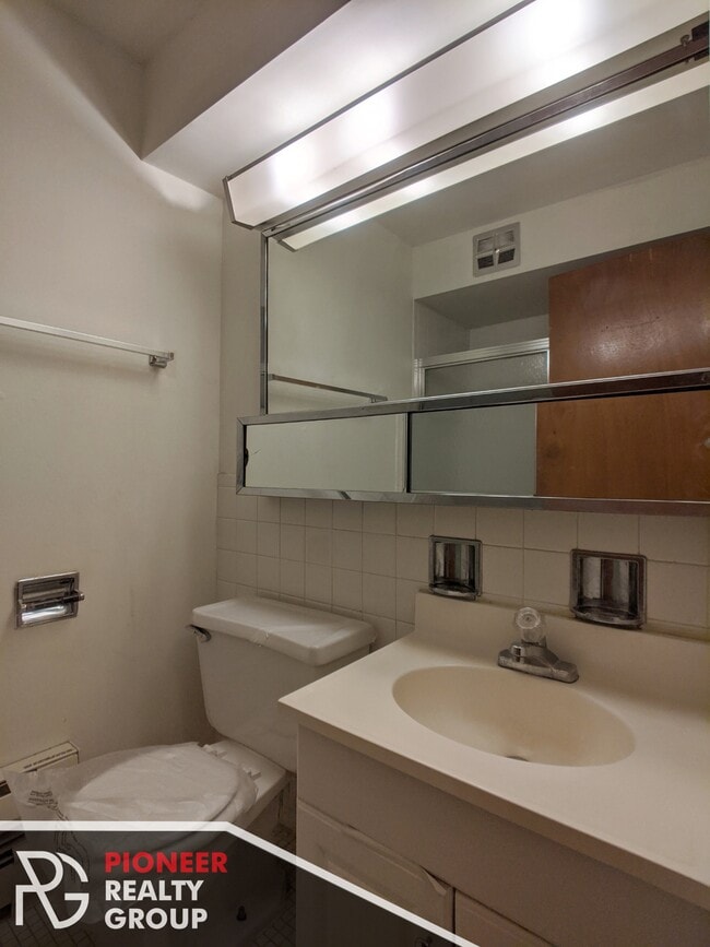 671 W Wrightwood Ave in Chicago, IL - Foto de edificio - Building Photo