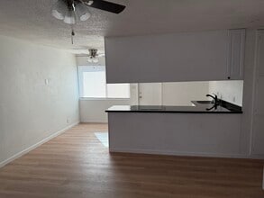 1101 S Ham Ln, Unit Duplex in Lodi, CA - Foto de edificio - Building Photo