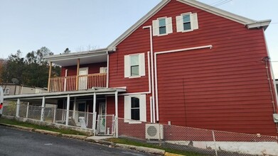 72 E Bacon St in Pottsville, PA - Building Photo - Building Photo