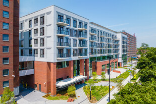 Sheffield of Lincoln Park Apartments