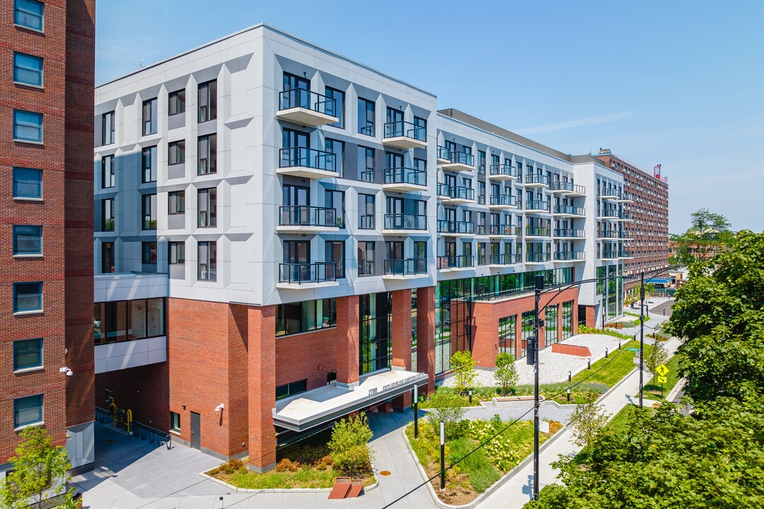 Sheffield of Lincoln Park in Chicago, IL - Building Photo