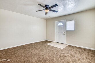 1611 N Kansas St in El Paso, TX - Foto de edificio - Building Photo