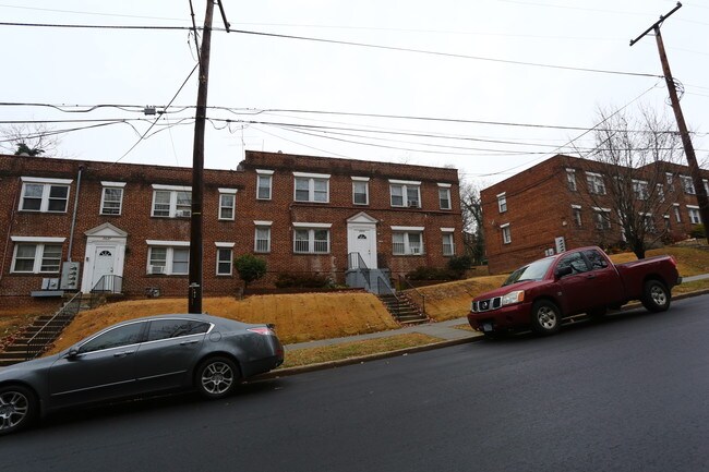 2633 30th St SE in Washington, DC - Building Photo - Building Photo