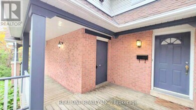 6061 Leeside Crescent in Mississauga, ON - Building Photo - Building Photo