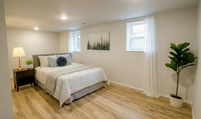 4551 4th Ave NE, Unit Basement unit in Seattle, WA - Building Photo - Building Photo