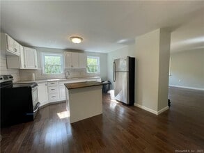155 Riverside Dr in Thompson, CT - Building Photo - Building Photo