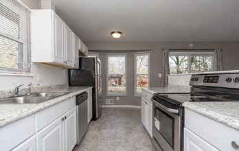 11919 Manchester Ave in Grandview, MO - Building Photo - Building Photo