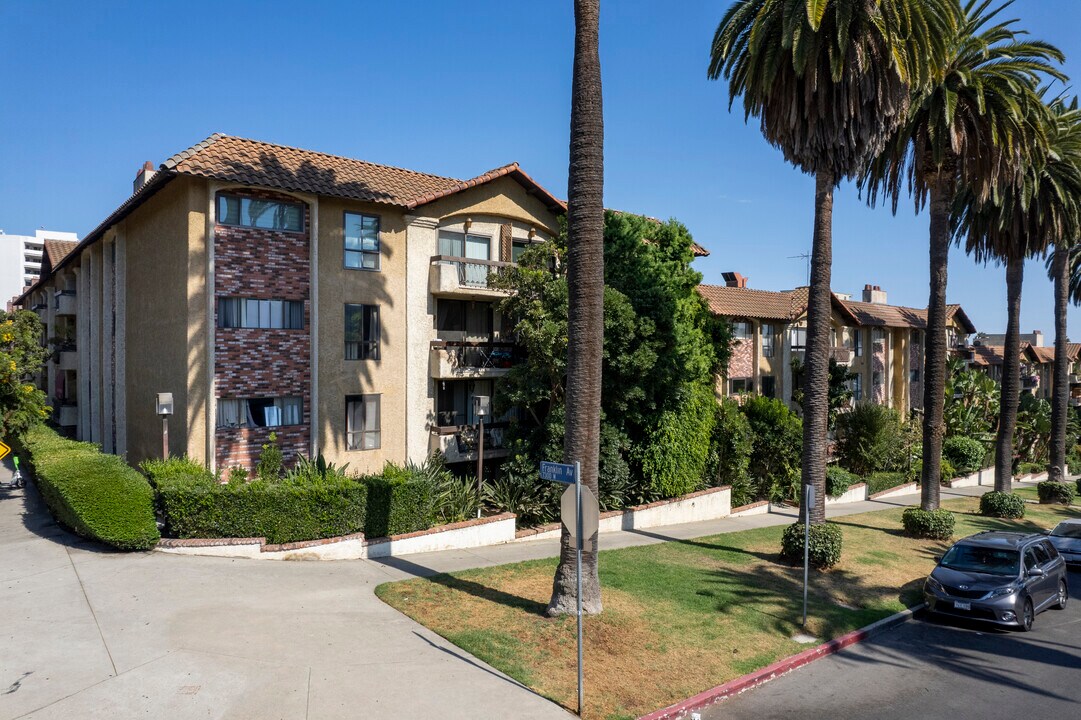 Casa Palmero in Los Angeles, CA - Building Photo