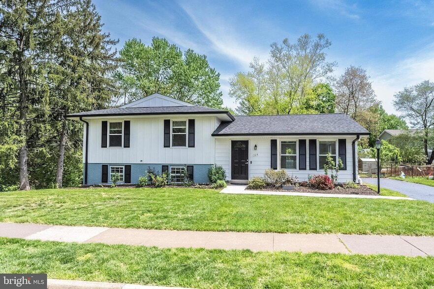 724 N Argonne Ave in Sterling, VA - Building Photo