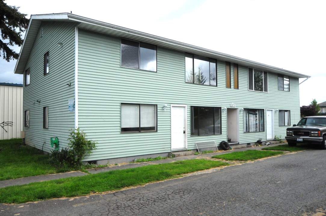 1028 Cedar Ave in Marysville, WA - Building Photo