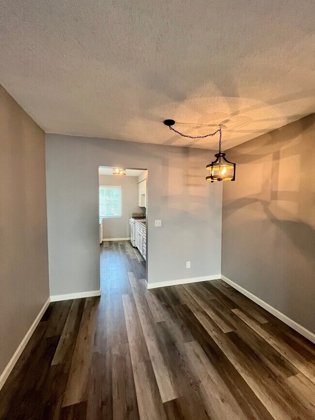 7525 Florence Ave Apartments and Nearby Downey Apartments For Rent