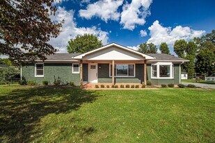 328 Margo Ln, Unit 748209 in McMinnville, TN - Building Photo