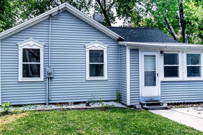 property at 405 W Doty St