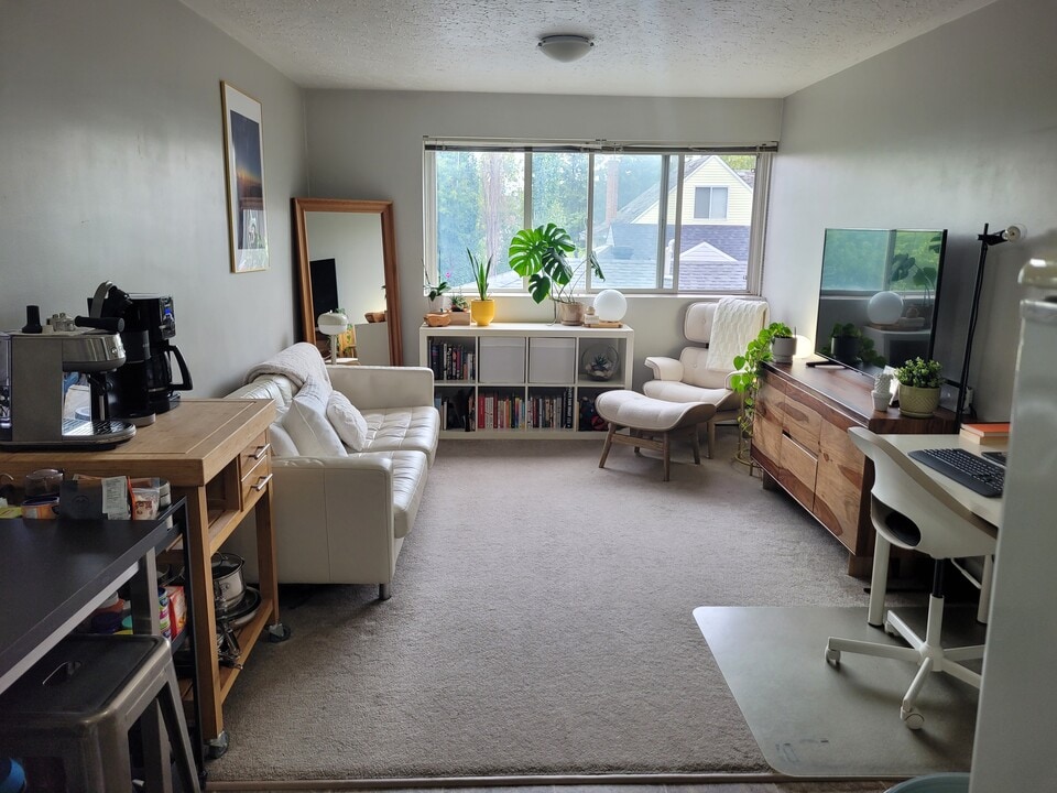 8406 104 St NW in Edmonton, AB - Building Photo