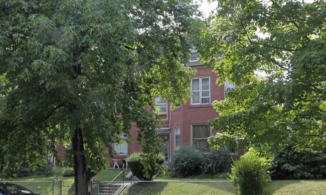 320 S Pacific Ave in Pittsburgh, PA - Foto de edificio - Building Photo