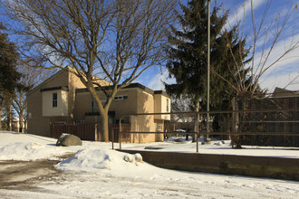 3-21 Allenbury Gdns in Toronto, ON - Building Photo - Building Photo