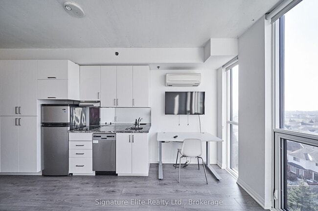 1900 Simcoe St N in Oshawa, ON - Building Photo - Building Photo