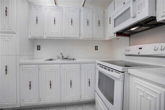 7925 Carlyle Ave in Miami Beach, FL - Building Photo - Building Photo