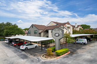 The Paddock Condominiums in Austin, TX - Foto de edificio - Building Photo