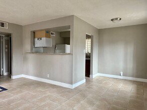 390 N 13th St in Las Vegas, NV - Foto de edificio - Building Photo