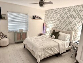5379 NW 60th Dr in Coral Springs, FL - Foto de edificio - Building Photo