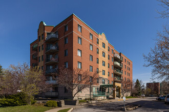 1475 Grenet Rue in St. Laurent, QC - Building Photo - Building Photo