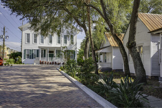 Casa Oliva - Ybor City in Tampa, FL - Foto de edificio - Building Photo