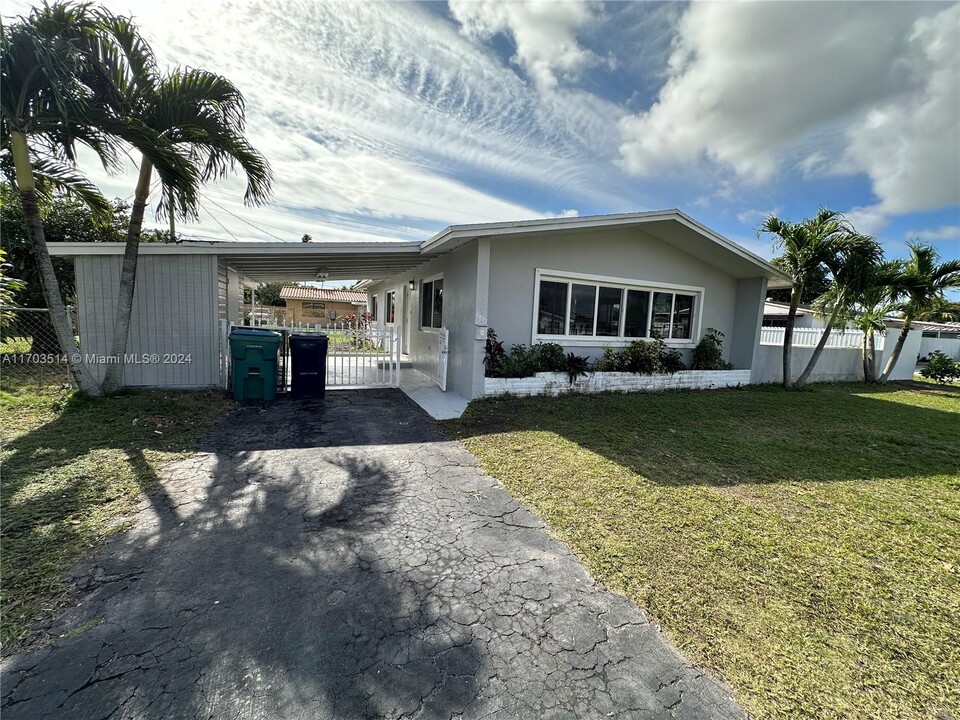 8822 SW 41st Terrace in Miami, FL - Building Photo