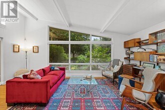 1886 Rideau Garden Dr in Ottawa, ON - Building Photo - Building Photo