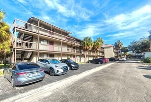 6306 Newtown Cir in Tampa, FL - Building Photo