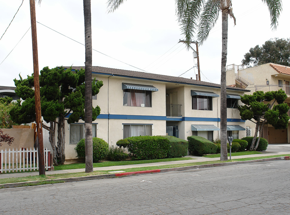 617-619 W Lime St in Santa Ana, CA - Building Photo