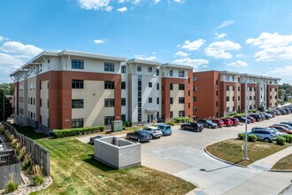 Drake West Village in Des Moines, IA - Building Photo - Building Photo