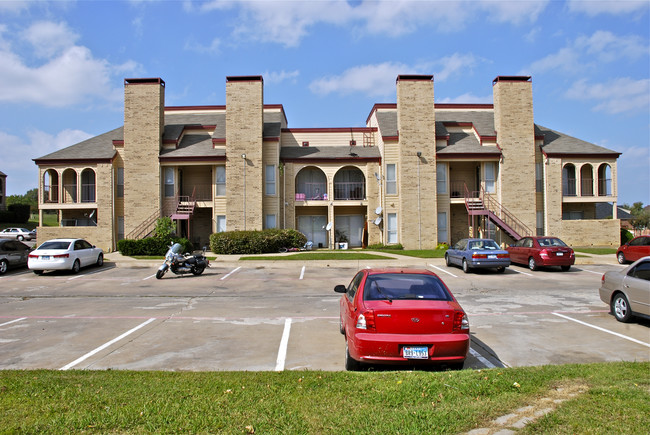 Aspen Oaks in Euless, TX - Building Photo - Building Photo