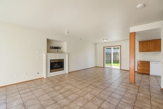 11026 3rd Ave W in Everett, WA - Foto de edificio - Building Photo