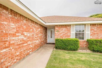 127 Garrett St in Burkburnett, TX - Building Photo - Building Photo