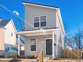 384 Whitethorne Ave in Columbus, OH - Building Photo