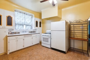 7707 Green St, Unit 7707 Green St. N.O.70118 in New Orleans, LA - Building Photo