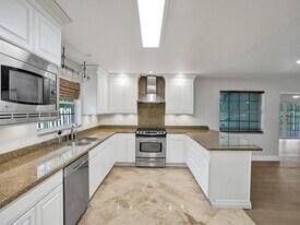 4440 NE 17th Terrace in Oakland Park, FL - Building Photo