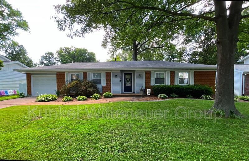 24 Coachlight Dr in Mascoutah, IL - Building Photo