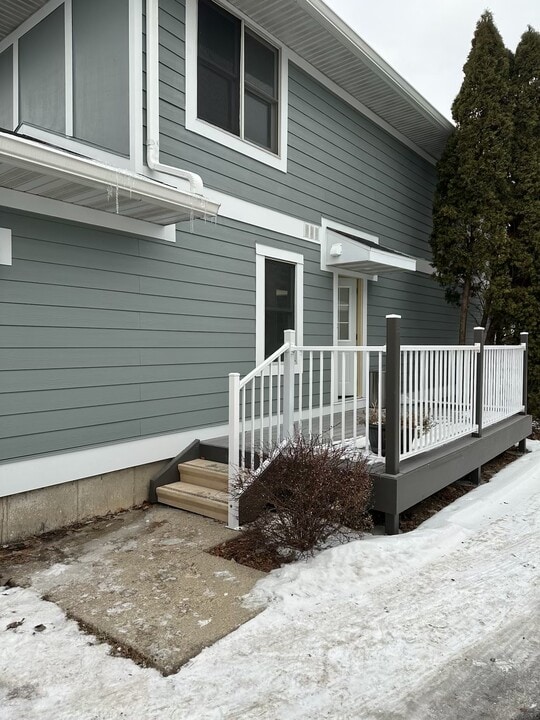 921 Sunset Ridge Dr in Woodstock, IL - Building Photo