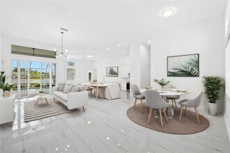 646 Heritage Dr in Weston, FL - Building Photo - Building Photo