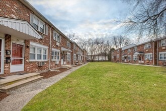 53 Hiltbrand Rd in Bristol, CT - Building Photo - Building Photo