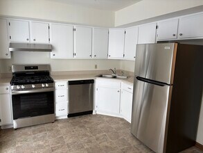 Village Green Townhomes in Valparaiso, IN - Building Photo - Building Photo