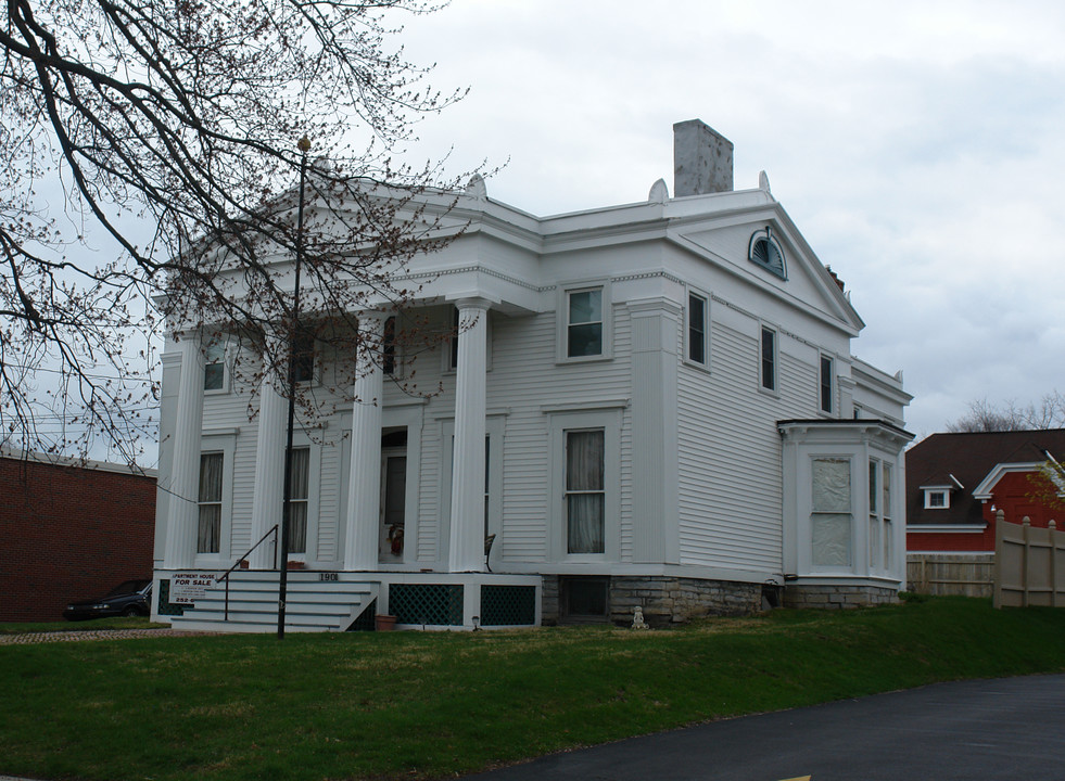 190 Genesee Pl in Auburn, NY - Building Photo