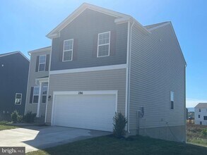 286 Centergate Dr in Charles Town, WV - Building Photo - Building Photo