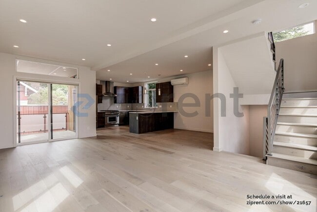 718 N 49th St in Seattle, WA - Building Photo - Building Photo