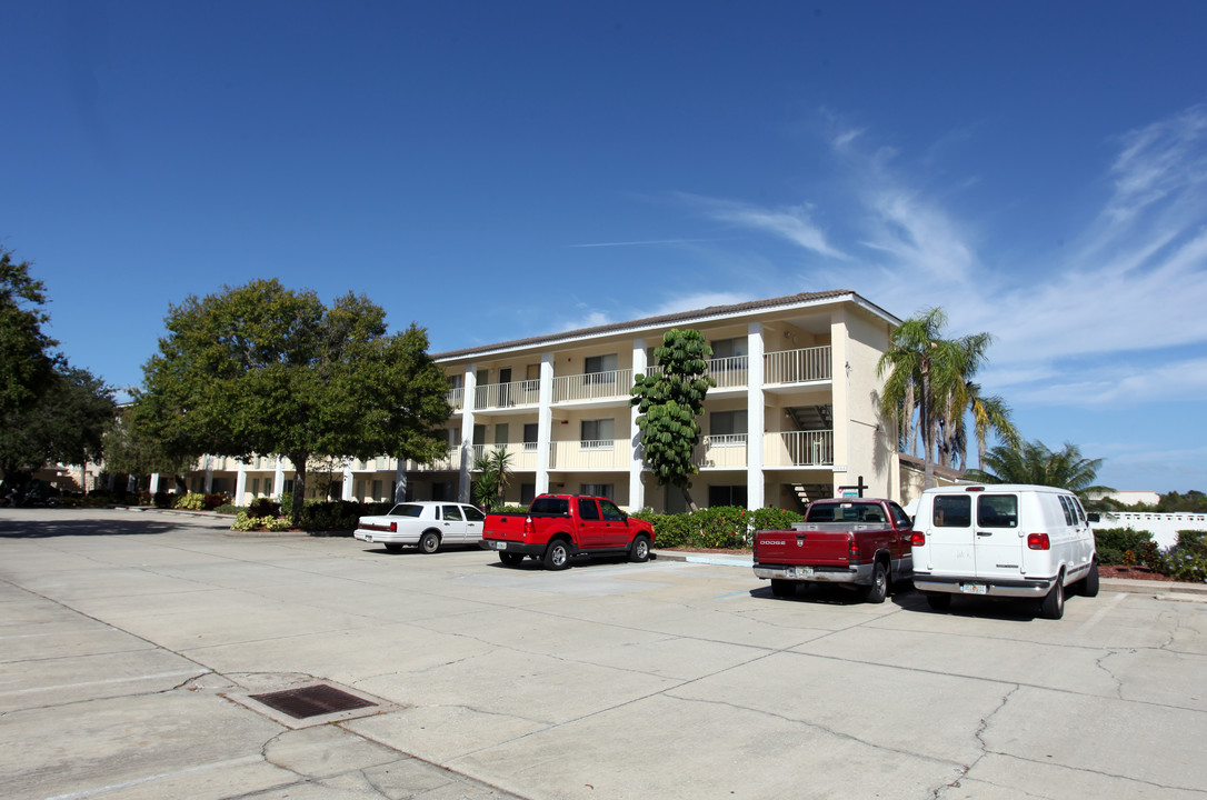 Lakes at Largo Apartments in Largo, FL - Building Photo