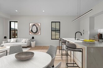 224 W 9th St, Unit 4 in Boston, MA - Foto de edificio - Building Photo