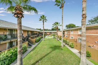 Shoal Pointe Apartments in Texas City, TX - Building Photo - Building Photo