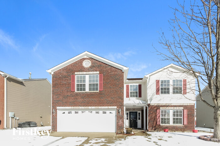 2924 Hearthside Dr in Greenwood, IN - Building Photo